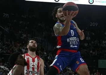 Anadolu Efes, Olympiakos'u devirdi!