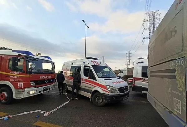 son-dakika-ankara-sincanda-halk-otobusu-kaza-yapti-yaralilar-var-1640154350434.jpeg Son dakika: Ankara Sincan'da halk otobüsü kaza yaptı! Yaralılar var - 2