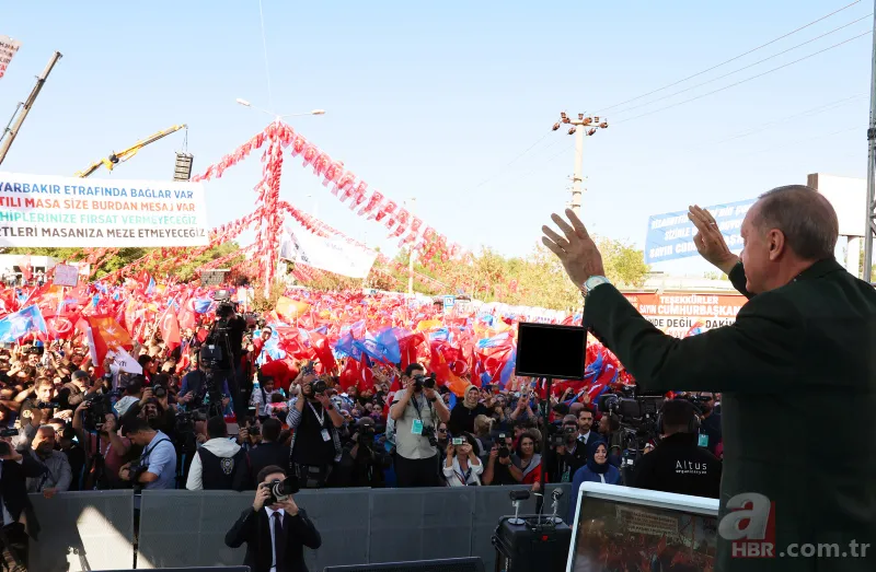 Başkan Recep Tayyip Erdoğan Diyarbakır'da! Diyarbakır'dan 6'lı masaya pankartlı gönderme 11