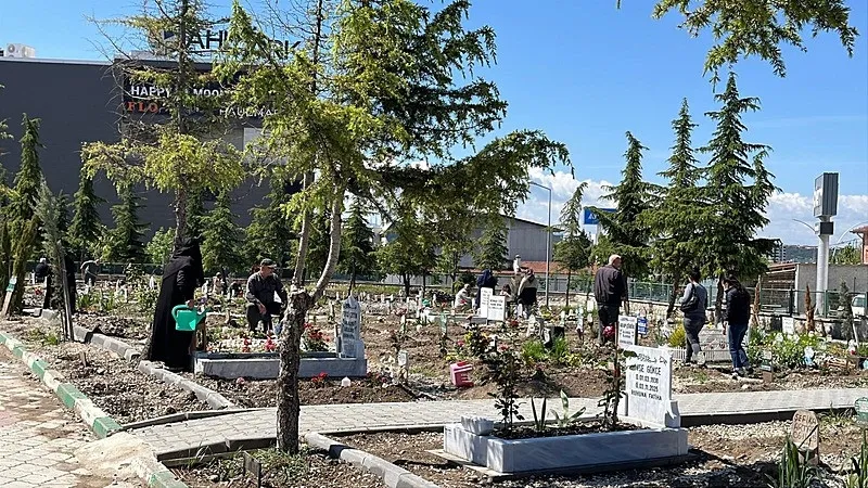 gulistan-doku-dosyasinda-sir-gibi-2-dakika-arac-koprude-handan-sonel-telefonda-1788434248250.jpeg Gülistan Doku dosyasında sır gibi 2 dakika: Araç köprüde Handan Sonel telefonda! Gömüldükten sonra çıkarılan ceset Gülistan'a mı ait? - 1