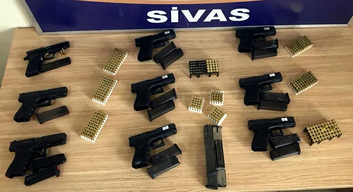 Sivas ve İstanbul'da "sahte Glock" operasyonu - 1