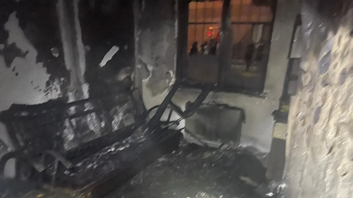 Diyarbakır'da prizde unutulan ütü yangın çıkardı