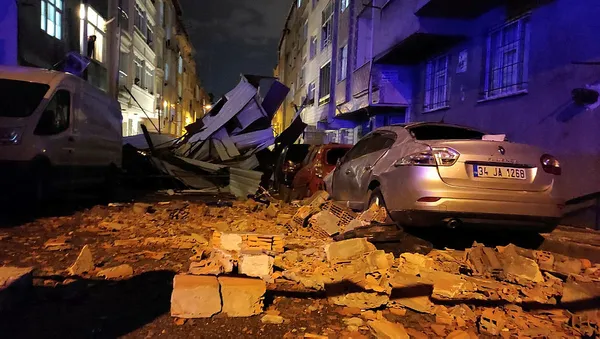 İstanbul'u şiddetli fırtına vurdu! Bilanço sabah ortaya çıktı - 5