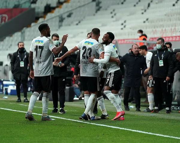 Beşiktaş zirveye demir attı! Beşiktaş 3-0 Alanyaspor MAÇ SONUCU-ÖZET