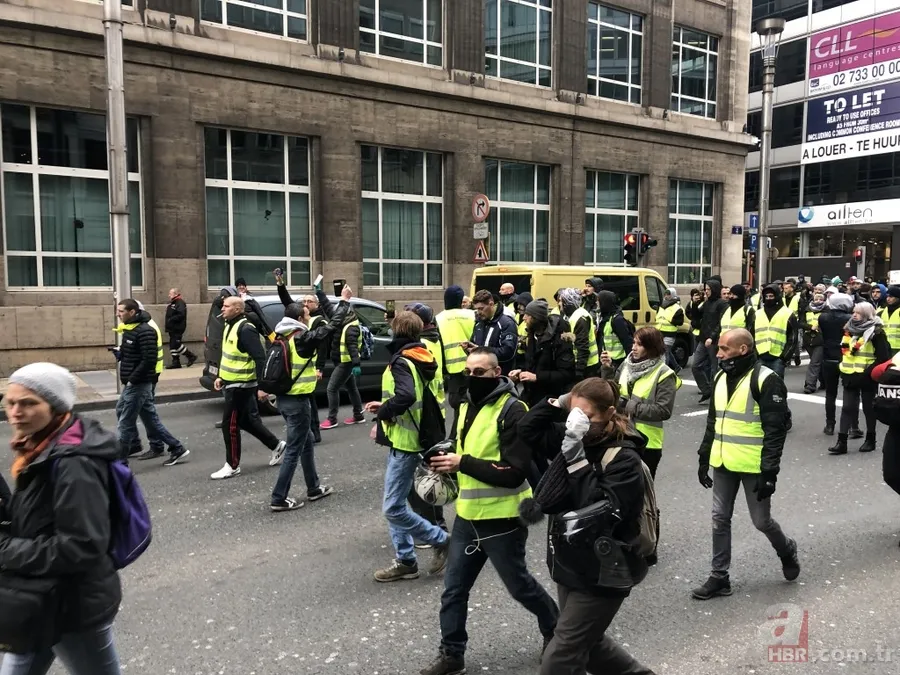 Fransa'da Macron için 'diktatör' sloganları 7