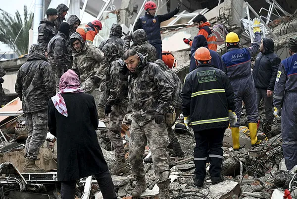 Son dakika: Dakika dakika yüzyılın depremi! İşte yaşanan tüm gelişmeler! A Haber felakete böyle yakalandı