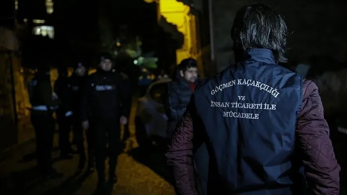 son-dakika-istanbul-goc-idaresi-kentte-yasal-olarak-bulunan-yabanci-sayisini-acikladi-1658939096308.jpg İstanbul Göç İdaresi'nden Ekrem İmamoğlu'nun "Kaçak göçmen ve Arapça tabela" iddialarına yanıt - 4
