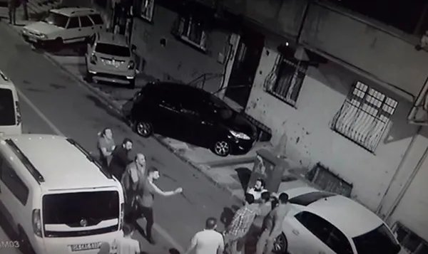 İstanbul Sultangazi'de dehşet! Rakip marketçinin kafasına silah dayadı - 1