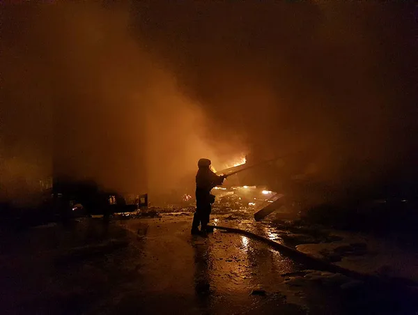 Son dakika: Ankara Yenimahalle'de kargo şirketinin deposunda yangın