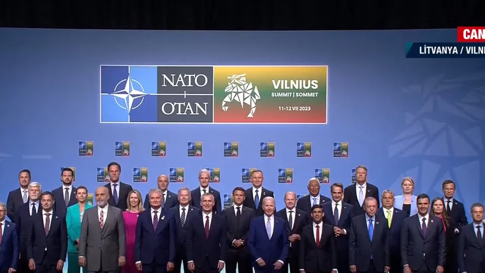NATO liderleri aile fotoğrafı çekildi
