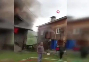 Karabük'te ahşap ev alevlere teslim oldu