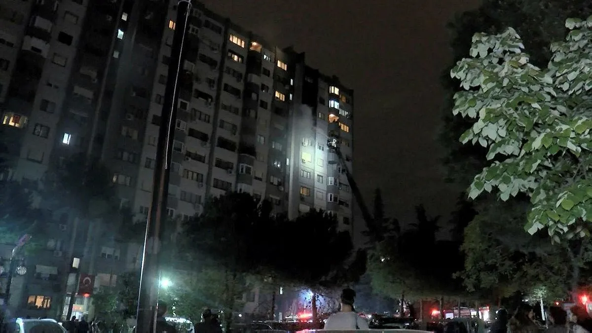 İstanbul Bakırköy'de yangın paniği! Herkes sokağa döküldü