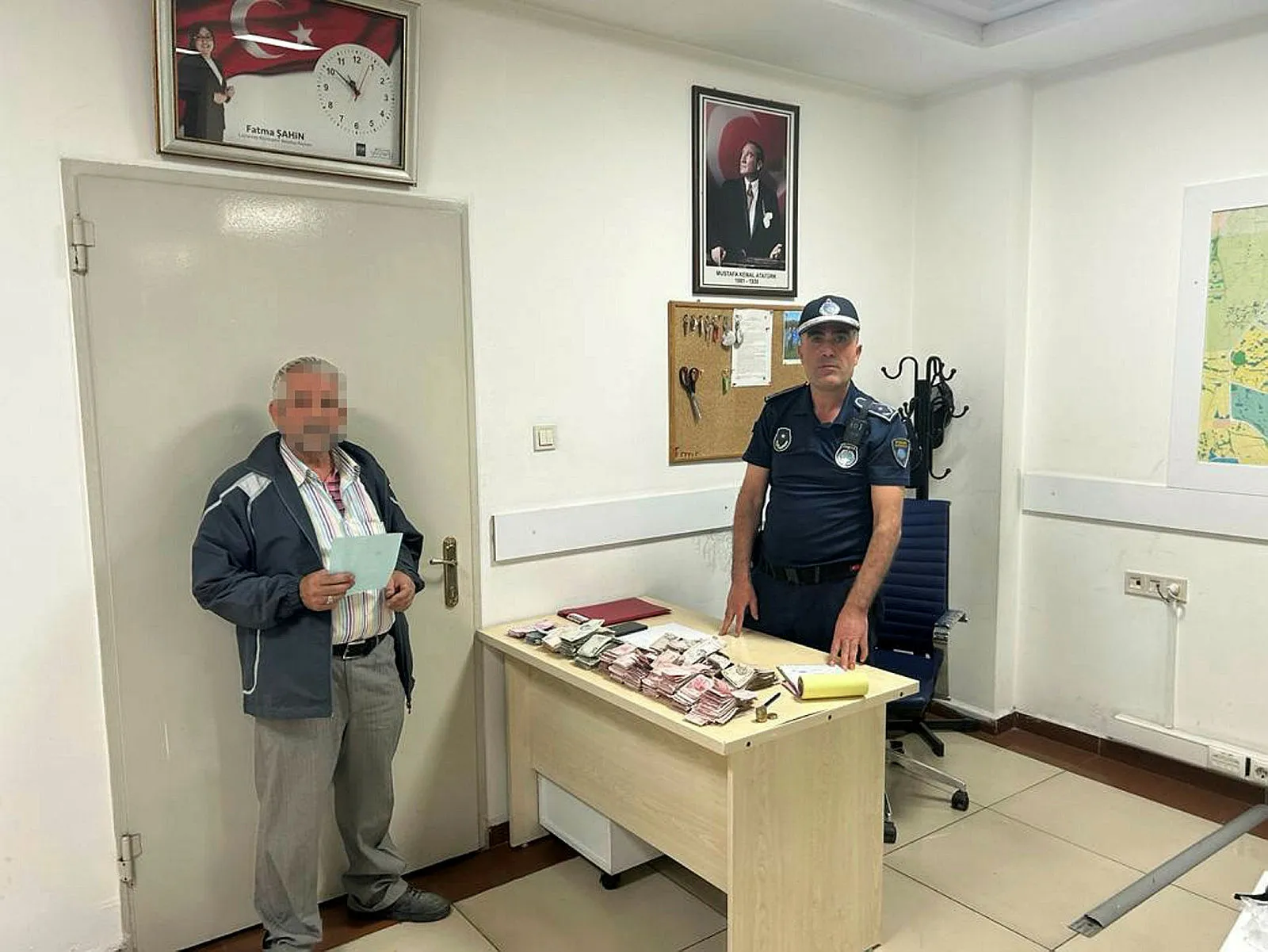 Zabıta tek tek saydı! Dilencinin üzerinden çıkan para 'pes' dedirtti