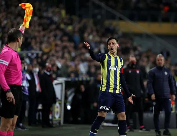 Mesut Özil çocukluk aşkım dediği Fenerbahçe’yi bıraktı!