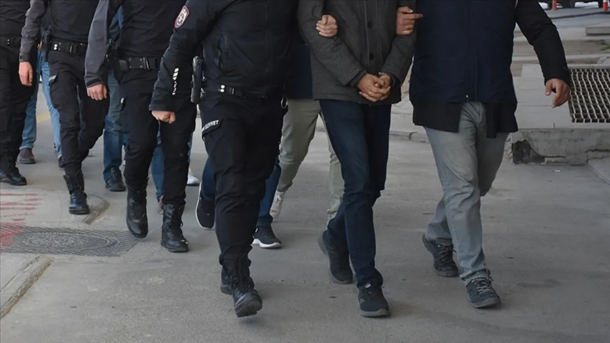 Organize suç örgütlerine 5 ilde darbe! 26'sı tutuklandı