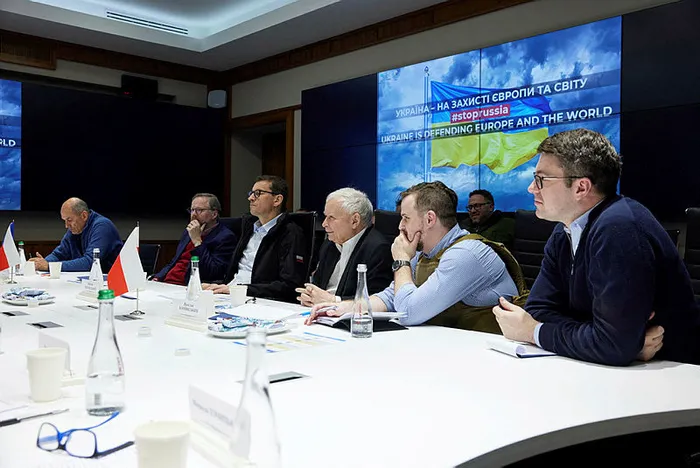 ukrayna-devlet-baskani-zelenskiy-polonya-slovenya-ve-cekya-basbakanlarini-ile-kievde-bir-araya-geldi-1647381850523.jpg Kiev'de tarihi anlar: Zelenskiy Polonya, Slovenya ve Çekya Başbakanları ile Kiev’de görüştü - 2