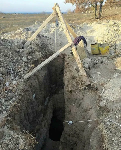 Eskişehir’de kaçak define kazısı yapan 15 kişi 10 dinamit lokumu ile yakalandı