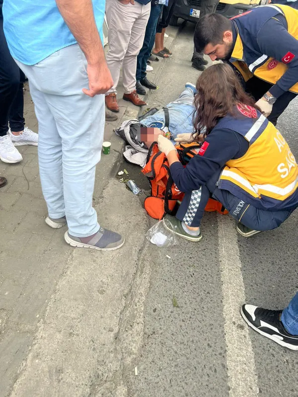 1697098022445.jpg Kapısı açık giden minibüsten düştü! Ölümle burun buruna geldi - 3