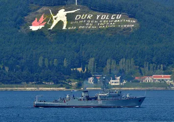 Çanakkale Boğazı'ndan Rus savaş gemisi geçti