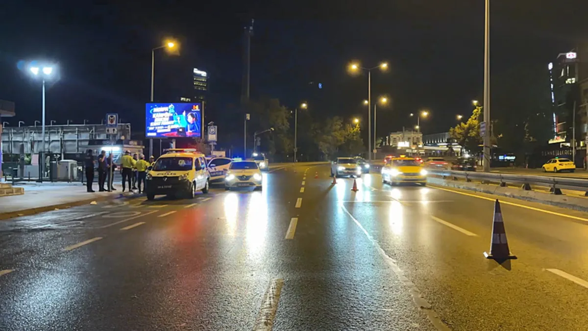 Bakırköy'de aynı noktada 2 motosiklet kazası: 1’i ağır 3 kişi yaralandı