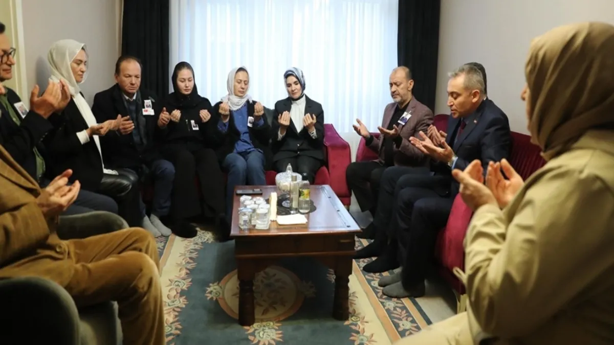 Bakan Göktaş'tan şehit pilot Caner Kandemir'in ailesine ziyaret