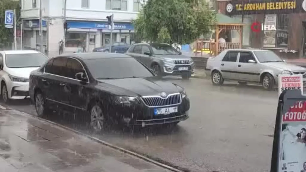 Ardahan'da sağanak ve dolu etkili oldu