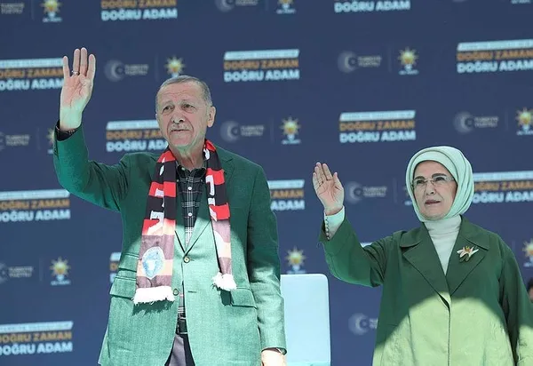 baskan-erdogandan-vanda-7liye-sert-sozler-masanin-basinda-kilicdaroglu-yok-1683291974303.jpeg Başkan Erdoğan'dan Van'da 7'liye sert sözler: Masanın başında Kılıçdaroğlu yok - 6