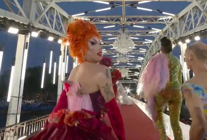 paris-olimpiyat-oyunlarinda-lgbt-dayatmasi-es-cinseller-boy-gosterdi-olimpiyat-mesalesini-bu-yil-translar-tasi-1722023438683.jpeg Paris Olimpiyat Oyunları'nda LGBT dayatması!