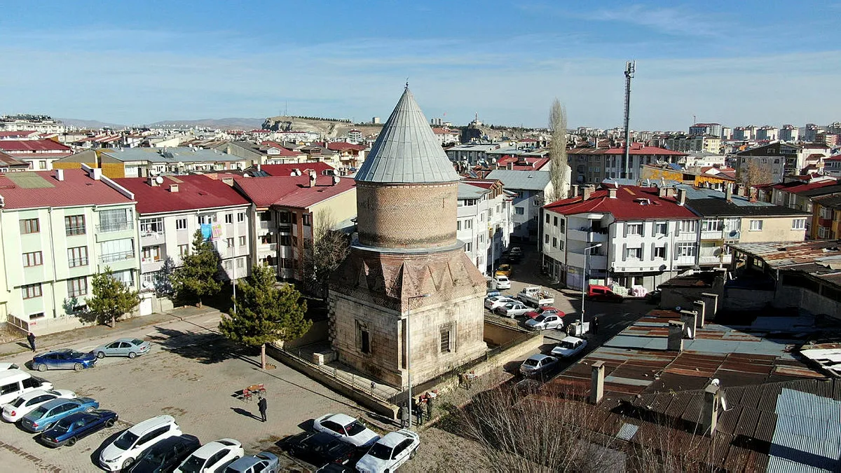 677 yıllık Güdük Minare restore edilecek
