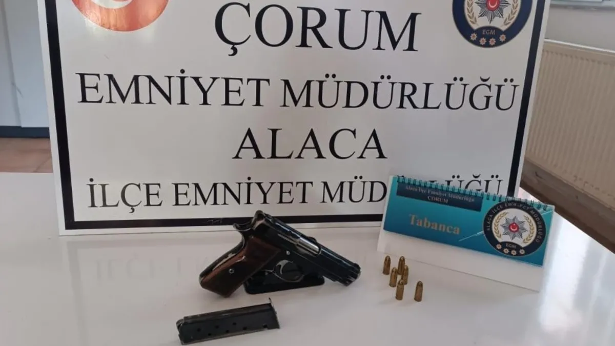 Çorum'da trafik denetimi sırasında ruhsatsız silah ele geçirildi