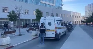 Hastane bahçesinde husumetlisine kurşun yağmuru