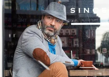Suriyeli ünlü oyuncu ABD’de pizza dağıtıyor
