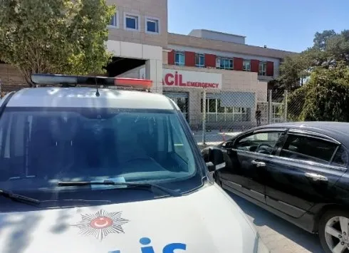 silah-sesini-duyan-komsular-telefona-sarildi-esini-olduren-koca-yakalanacagini-ogrenince-bakin-ne-yapti-1663500740110.jpg Silah sesini duyan komşular telefona sarıldı! Eşini öldüren koca yakalanacağını öğrenince bakın ne yaptı - 3