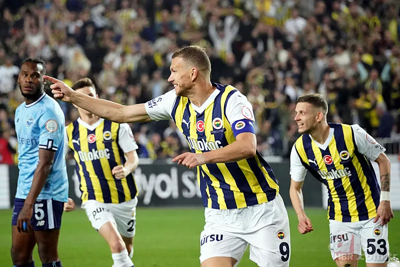 Fenerbahçe-Adana Demirspor maçı sonrası hakem Arda Kardeşler'e şok eleştiri: Penaltı... 20
