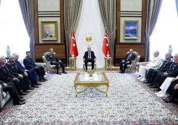 Hulusi Akar ve komutanlar Beştepe'de!