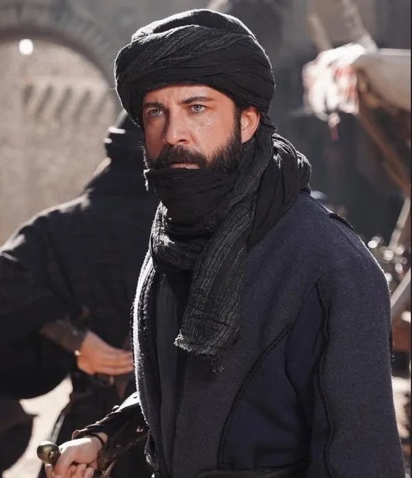 Alparslan Büyük Selçuklu Alpagut öldü mü? Alpagut tarihte kimdir, nasıl öldü? Fırat Topkurur kaç yaşında, nereli? Oynadığı dizi ve filmler neler?
