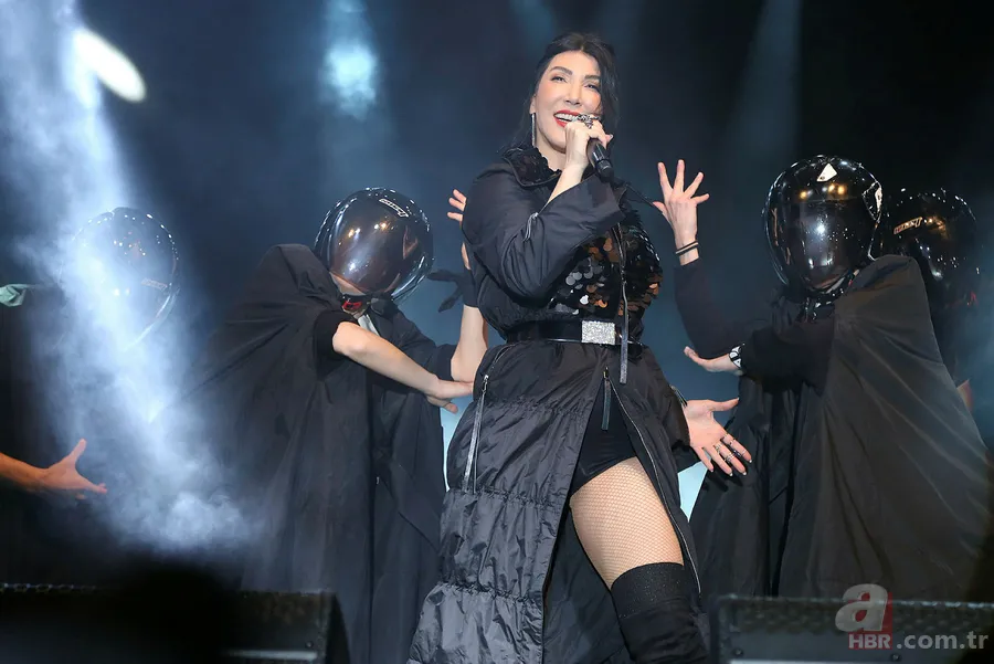 Serdar Ortaç’ı eleştiren Hande Yener kumar oynarken görüntülendi 4