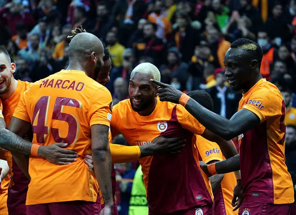 1638983631104.jpg Galatasaray Teknik Direktörü Fatih Terim'den Lazio maçı öncesi flaş açıklamalar: Gecenin maçı olacak - 2