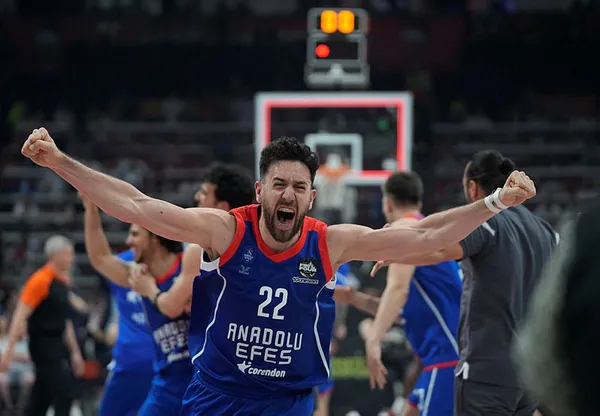 Son dakika: Anadolu Efes, Real Madrid'i yenerek şampiyon oldu - 2
