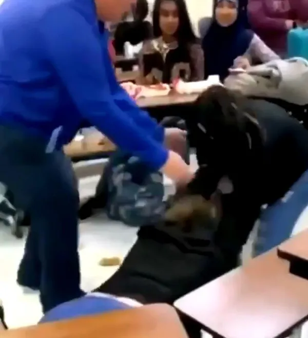 ABD’de İslamofobi hortladı! Siyahi kız Müslüman öğrenciye saldıran magandaya haddini bildirdi