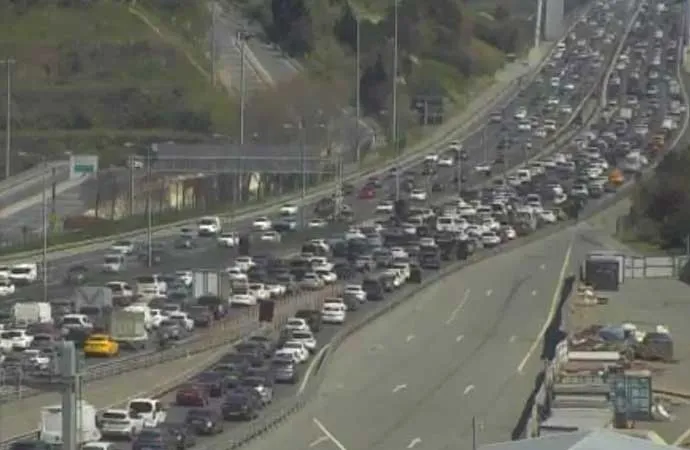 İstanbul’da trafik durma noktasına geldi! Yoğunluk yüzde 67