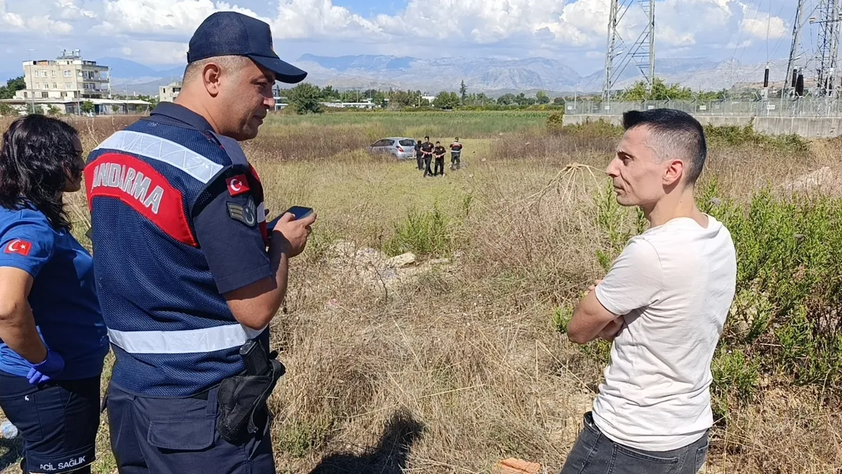 Manavgat'ta tarlaya uçan otomobilden burnu bile kanamadan çıktı