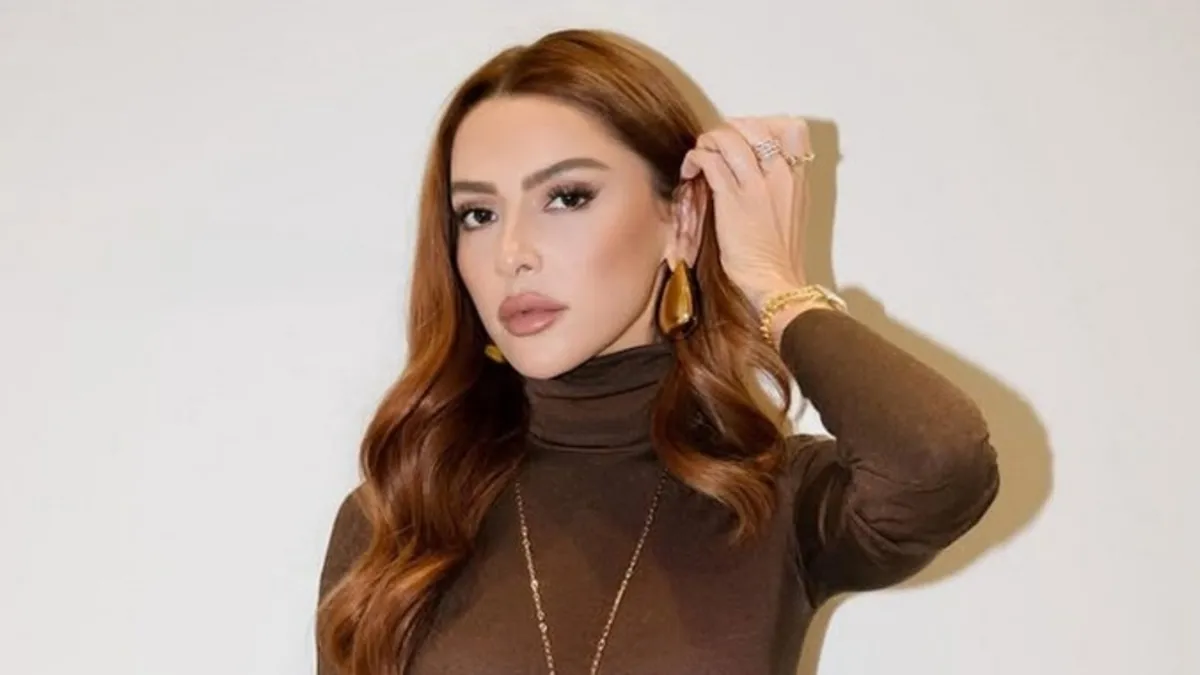 Hadise siyah peruklu pozuyla sosyal medyayı salladı!