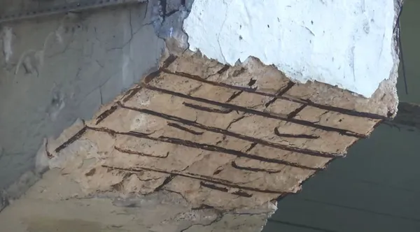 Bayrampaşa'da İBB'nin ihmali yüzünden halk tedirgin! Köprü bakımsızlık nedeniyle parça parça dökülüyor - 3