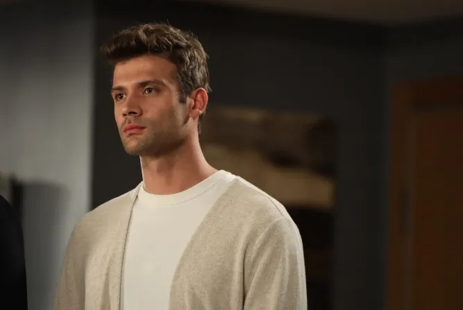 aynadaki-yabancida-defne-gecmisin-karanlik-sirlariyla-yuzlesiyor-1761208863805.jpg Kaynak: ATV