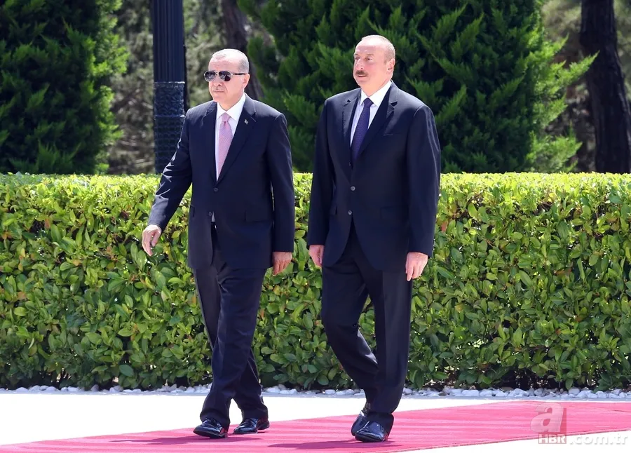 Başkan Erdoğan Azerbaycan'da Aliyev tarafından resmi törenle karşılandı 17