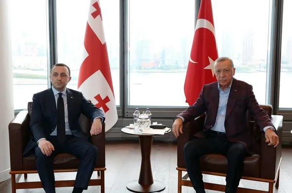 baskan-recep-tayyip-erdogan-gurcistan-basbakani-irakli-garibashvi-kabul-etti-1694982520748.jpg ABD'de diplomasi zirvesi! Başkan Erdoğan Gürcistan Başbakanı Irakli Garibashvi kabul etti - 2