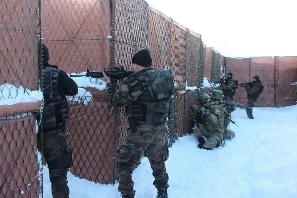 Asker ve polis ortaklaşa Meskun Mahallerde Teröristle Mücadele Eğitimi faaliyeti gerçekleştirdi
