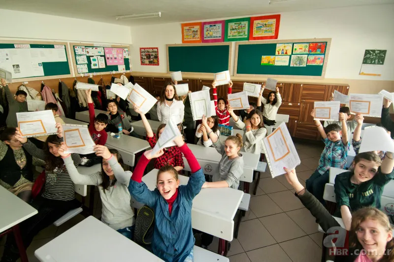 KARNE MESAJLARI RESİMLİ 2024 | Farklı, komik, eğlenceli, esprili, en yeni karne tebrik sözleri | 1. Dönem öğrencilere Instagram, Facebook, Whatsapp mesajları 7