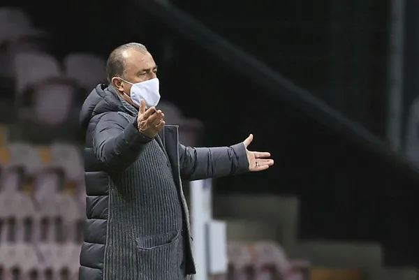 fatih-terimden-kayserispor-macinda-yeni-sistem-buyuk-degisim-yolda-1615341919902.jpg Fatih Terim'den Kayserispor maçında yeni sistem! Büyük değişim yolda - 1